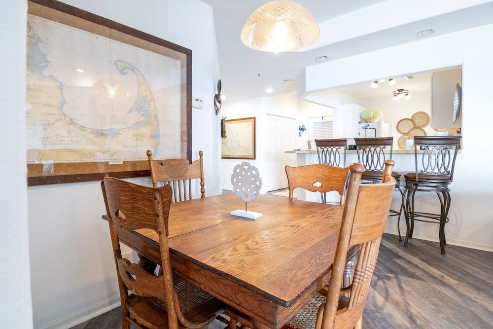 Prime Spot, Breathtaking Views, Nearby Attractions Condo, Multiple Beds, Kitchen (Blessings on Emerald Bay) 3