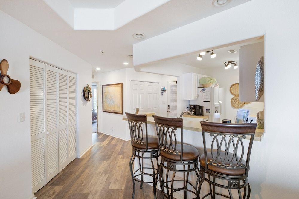 Prime Spot, Breathtaking Views, Nearby Attractions Condo, Multiple Beds, Kitchen (Blessings on Emerald Bay) 29