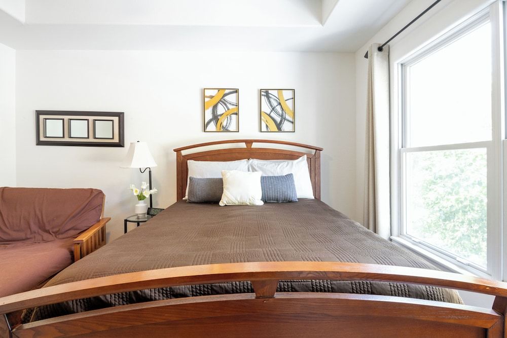 Prime Spot, Breathtaking Views, Nearby Attractions Condo, Multiple Beds, Kitchen (Blessings on Emerald Bay) 2