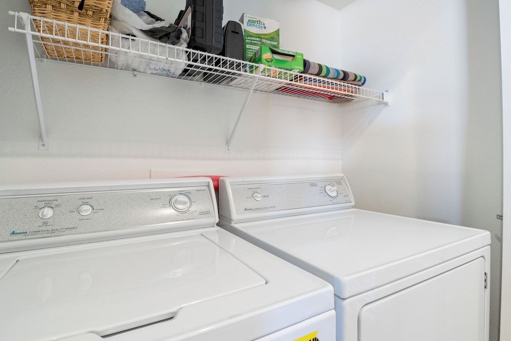 Prime Spot, Breathtaking Views, Nearby Attractions Condo, Multiple Beds, Kitchen (Blessings on Emerald Bay) 26