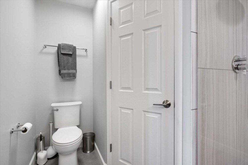 Modern Decor, Views, Grill, Workstation, Boat + 2 PWC Slips & Resort-style Amenities Condo, Multiple Beds, Hot Tub (Sunset Cove) 30