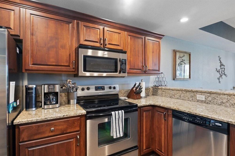 Modern Decor, Views, Grill, Workstation, Boat + 2 PWC Slips & Resort-style Amenities Condo, Multiple Beds, Hot Tub (Sunset Cove) 18