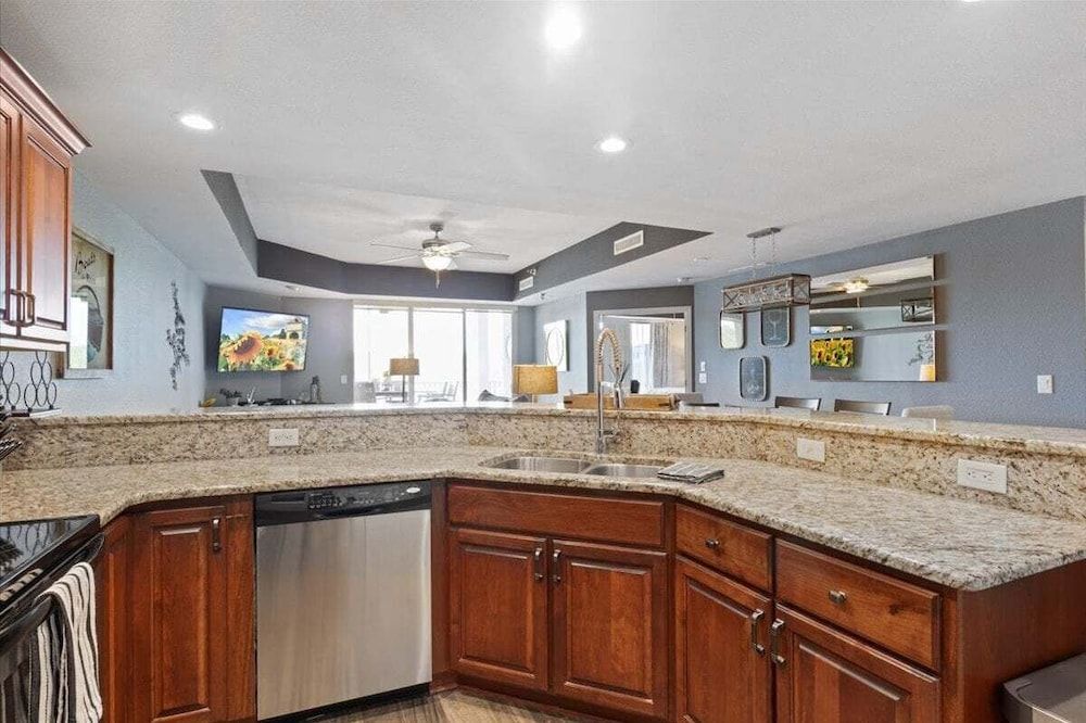 Modern Decor, Views, Grill, Workstation, Boat + 2 PWC Slips & Resort-style Amenities Condo, Multiple Beds, Hot Tub (Sunset Cove) 17