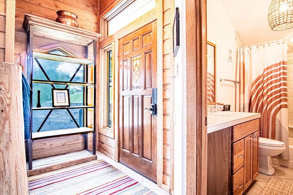 Panoramic Views! Designer`s Condo on Golf Course W/resort Amenities Condo, Multiple Beds, Balcony, Mountain View (Fairway Nine 4344) 22