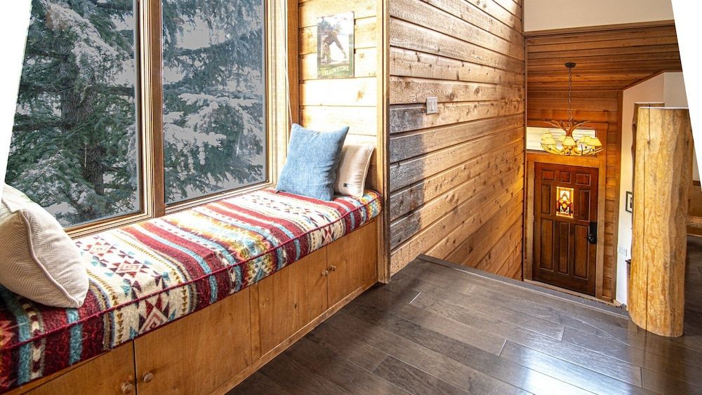 Panoramic Views! Designer`s Condo on Golf Course W/resort Amenities Condo, Multiple Beds, Balcony, Mountain View (Fairway Nine 4344) 25