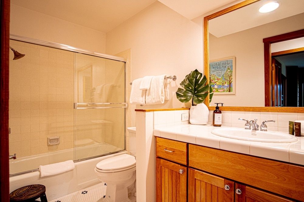 Panoramic Views! Designer`s Condo on Golf Course W/resort Amenities Condo, Multiple Beds, Balcony, Mountain View (Fairway Nine 4344) 21