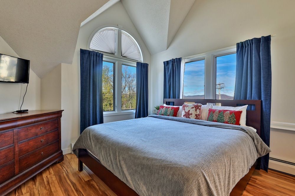 Condo, 2 Bedrooms