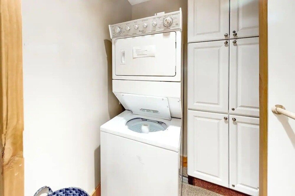 Corrock Style - Luxury Hot Tub Home Near Ski Lifts & Downtown Ketchum! House, Multiple Beds, Patio, Mountain View (Corrock Style) 16