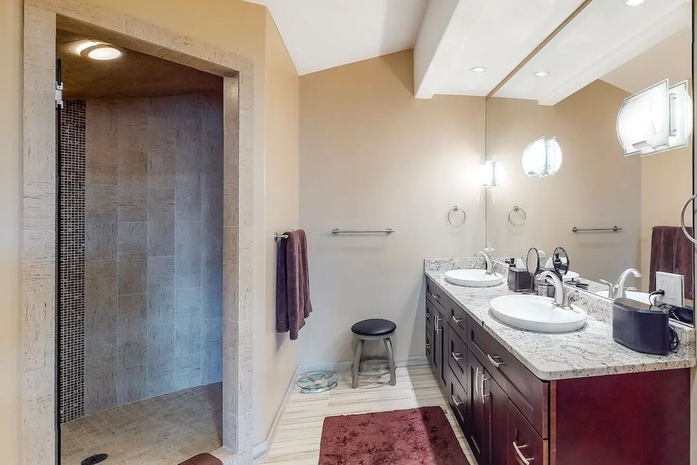 Corrock Style - Luxury Hot Tub Home Near Ski Lifts & Downtown Ketchum! House, Multiple Beds, Patio, Mountain View (Corrock Style) 20