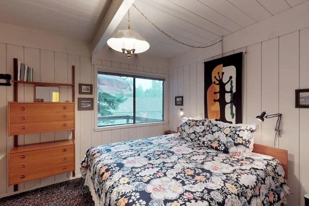 Retro 3BD Sun Valley Condo + Free Resort Amenities! Condo, Multiple Beds, Patio, Mountain View (Baldy View Villager) 2