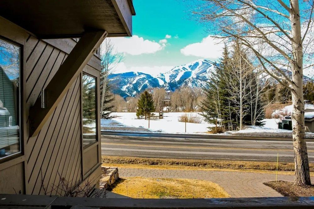 Retro 3BD Sun Valley Condo + Free Resort Amenities! Condo, Multiple Beds, Patio, Mountain View (Baldy View Villager) 24