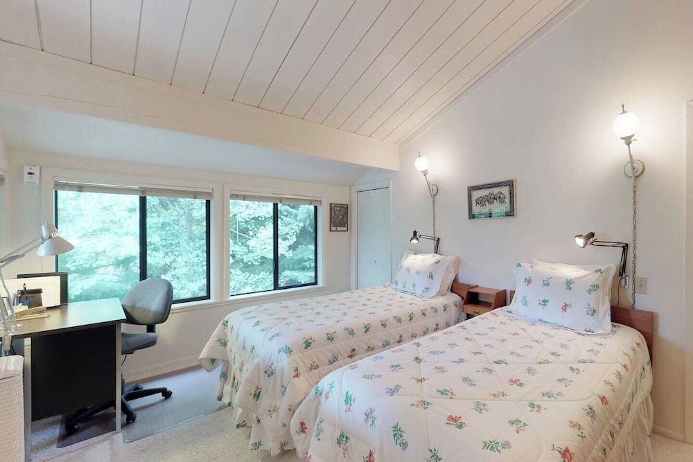 Retro 3BD Sun Valley Condo + Free Resort Amenities! Condo, Multiple Beds, Patio, Mountain View (Baldy View Villager) 3