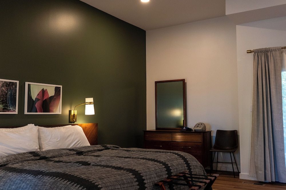 Campfire Ranch Little Sugar Deluxe Single Room, Patio, Valley View