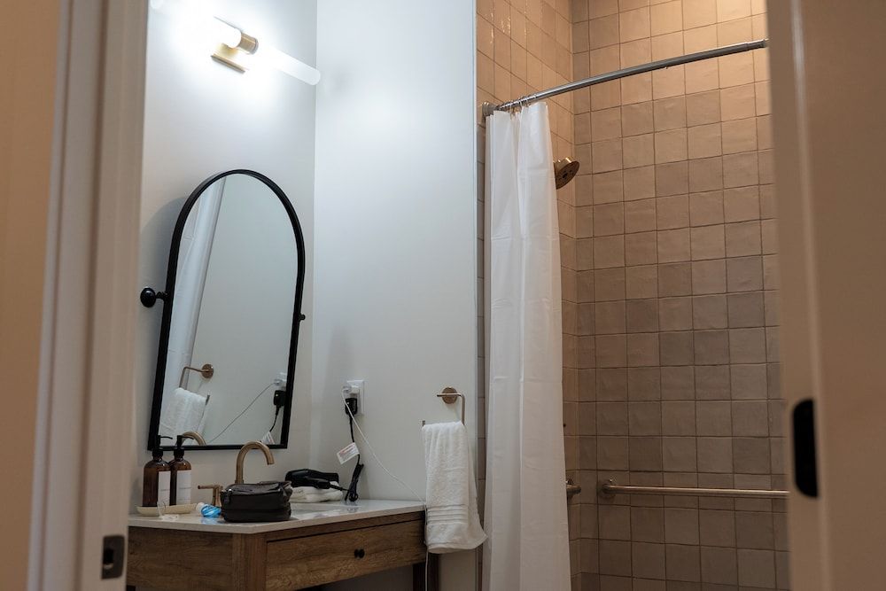 Campfire Ranch Little Sugar Deluxe Single Room, Patio, Valley View 2