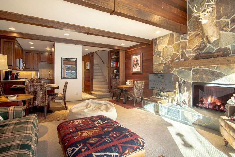 Ski-in/ski-out to Baldy + Outdoor Pool Condo, Multiple Beds, Patio, Mountain View (International Village at Warm Springs) 12