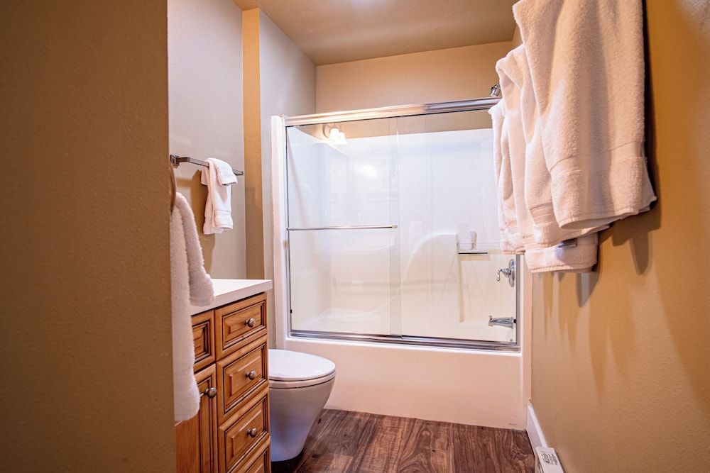 3BD Downtown Ketchum Ski Condo - Near Ski Lifts Condo, Multiple Beds, Patio, Mountain View (Parkside Condo 225A) 13