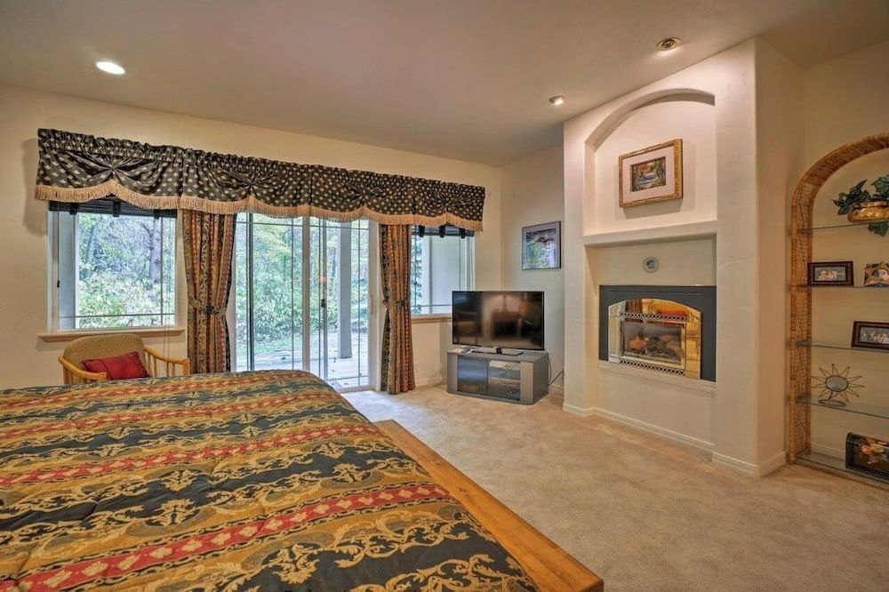 House, Multiple Beds, Patio, Mountain View (Grand Hailey Home)