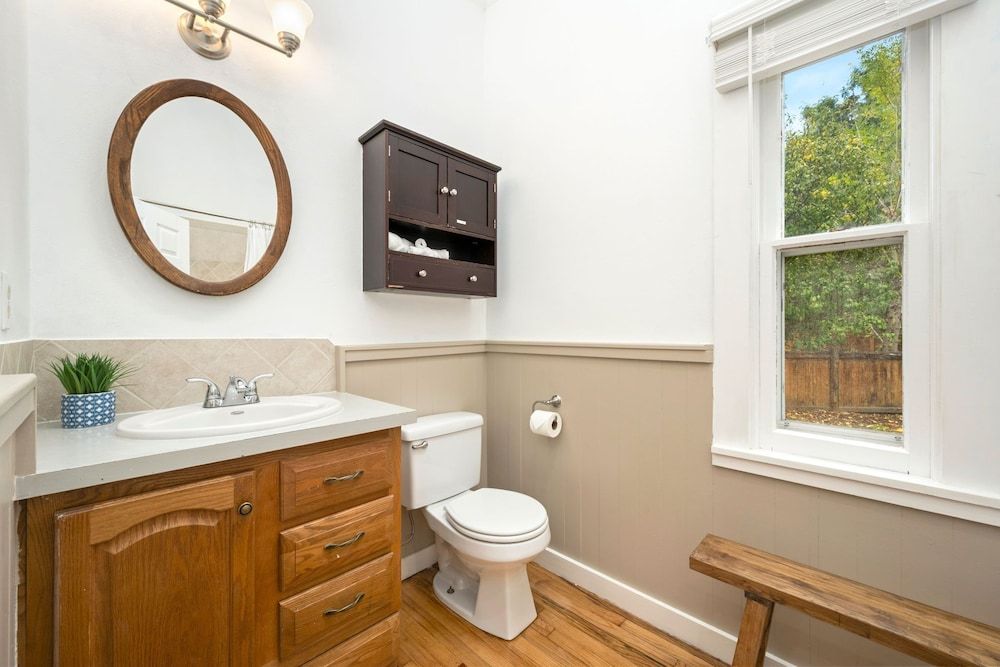 Oak Street Bungalow Walk to Old Town & CSU House, Multiple Beds, Patio, Garden View (520 W Oak Street) 16