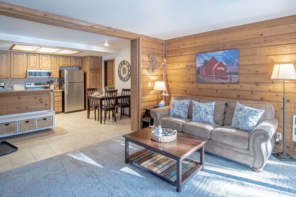 Elkhorn Bluff Condo + Complex & Resort Amenities Condo, Multiple Beds, Patio, Mountain View (Bluff Condo 4119) 9