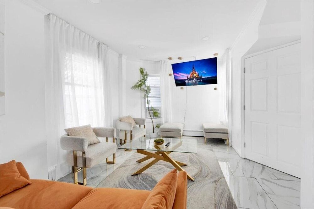 Luxury 5 BR Home Free Parking Luxury Villa, Patio 31