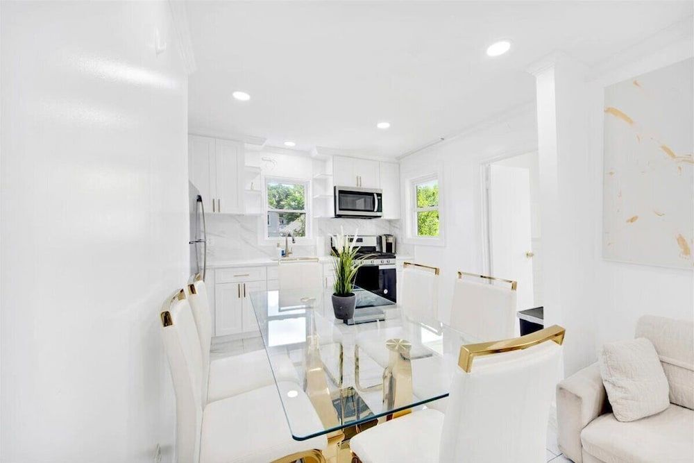 Luxury 5 BR Home Free Parking Luxury Villa, Patio 33