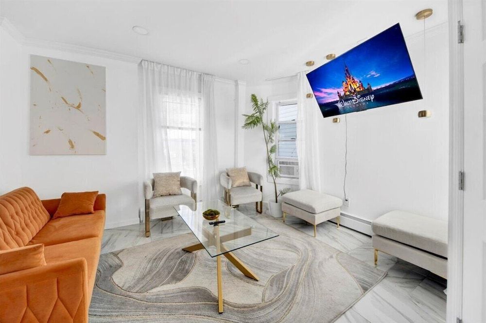 Luxury 5 BR Home Free Parking Luxury Villa, Patio 18