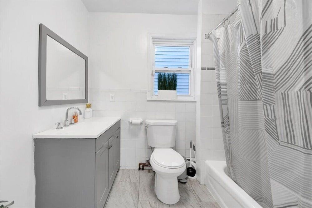 Luxury 5 BR Home Free Parking Luxury Villa, Patio 25