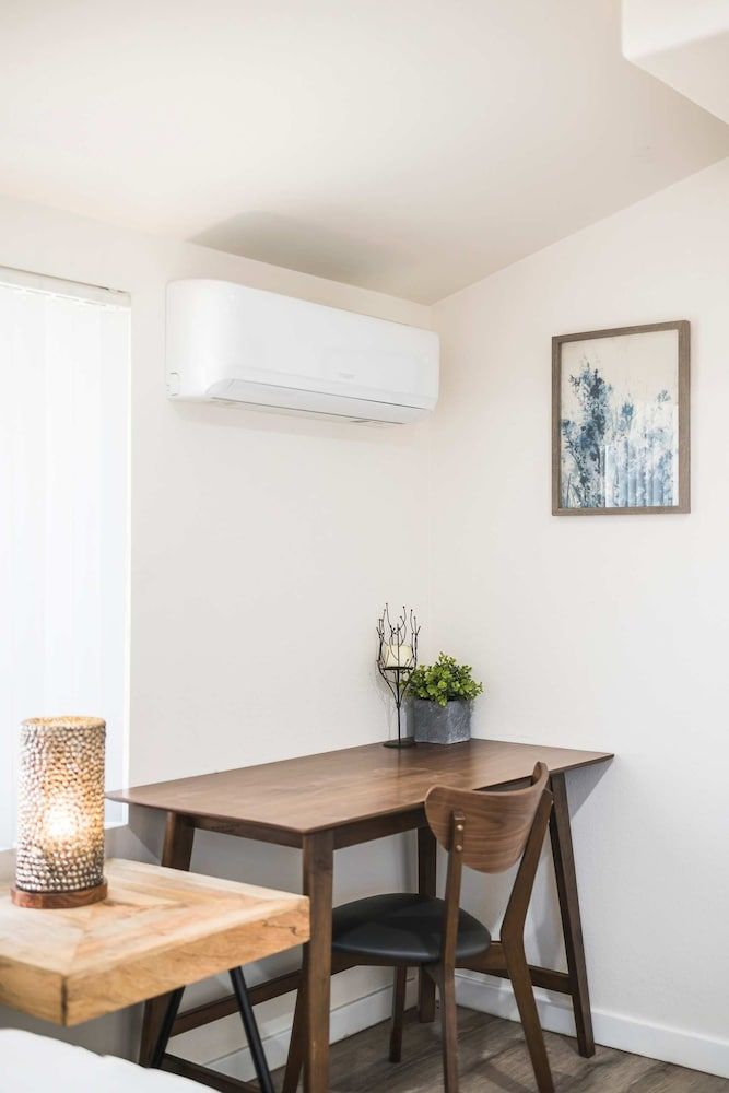 Foothills LA Hideaway Patio Lounge Work-friendly House 32