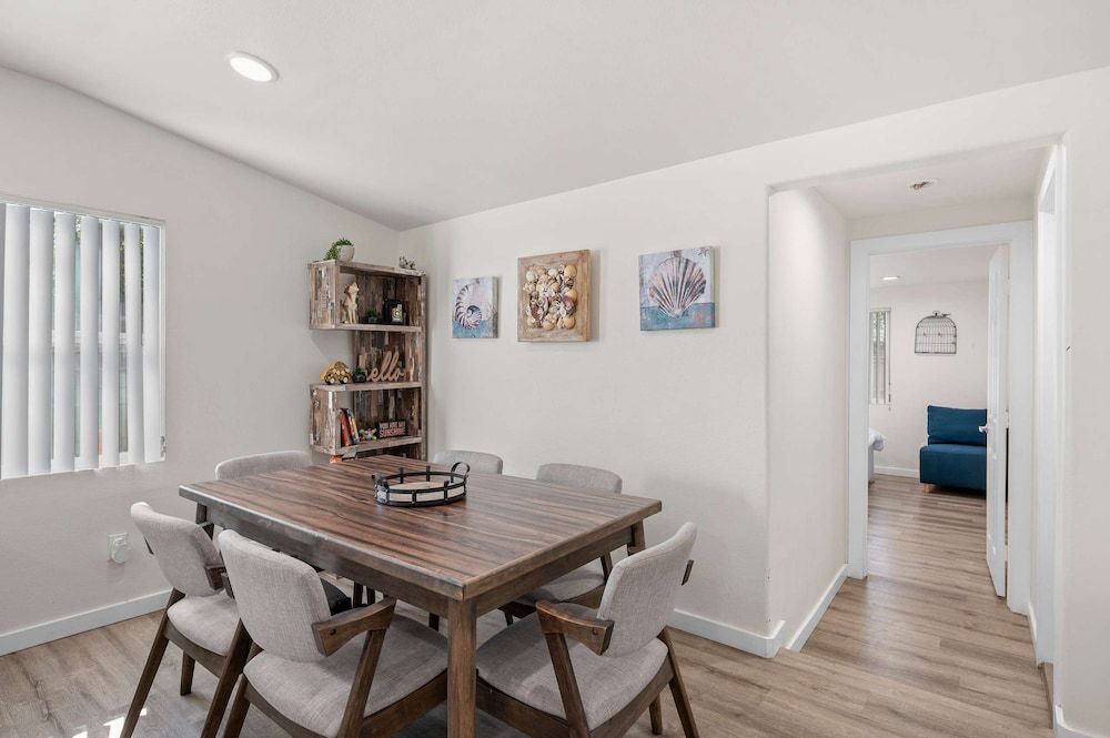 Foothills LA Hideaway Patio Lounge Work-friendly House 4