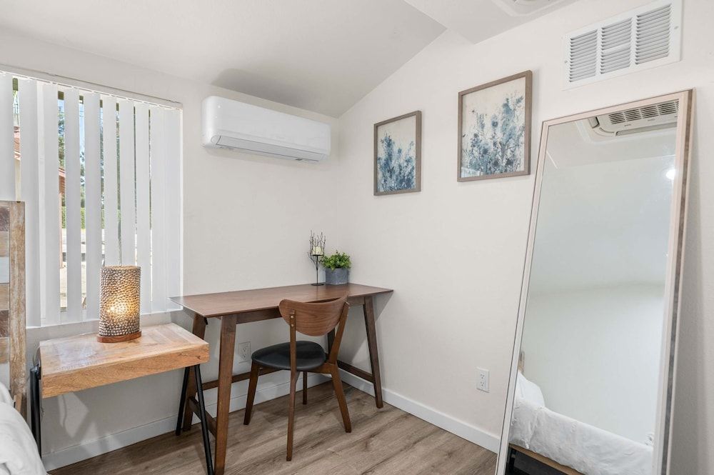 Foothills LA Hideaway Patio Lounge Work-friendly House 38