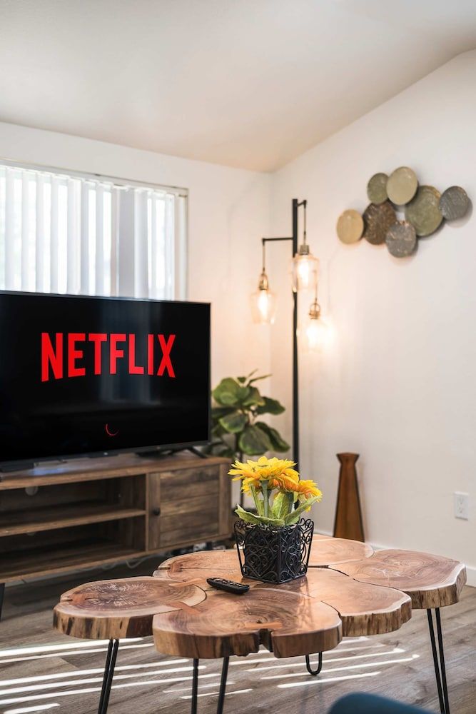 Foothills LA Hideaway Patio Lounge Work-friendly House 15