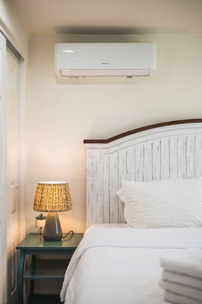 Foothills LA Hideaway Patio Lounge Work-friendly House 29