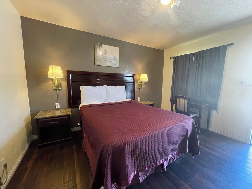 Economy Room, 1 Queen Bed, Non Smoking