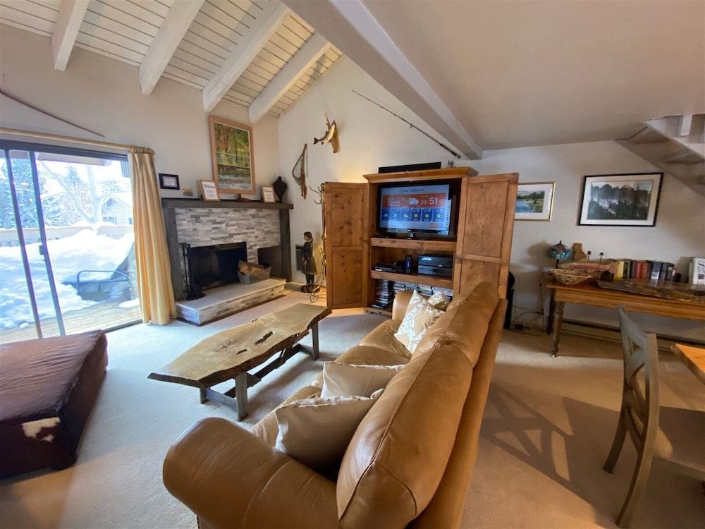 Snow Creek 1551 - Ski-in/ski-out + Pool & Hot Tub Condo, Multiple Beds, Balcony, Mountain View (Snow Creek Condo 1551) 11