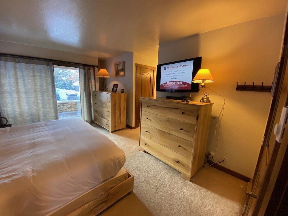 Snow Creek 1551 - Ski-in/ski-out + Pool & Hot Tub Condo, Multiple Beds, Balcony, Mountain View (Snow Creek Condo 1551) 5