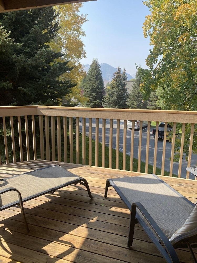 Snow Creek 1551 - Ski-in/ski-out + Pool & Hot Tub Condo, Multiple Beds, Balcony, Mountain View (Snow Creek Condo 1551) 12
