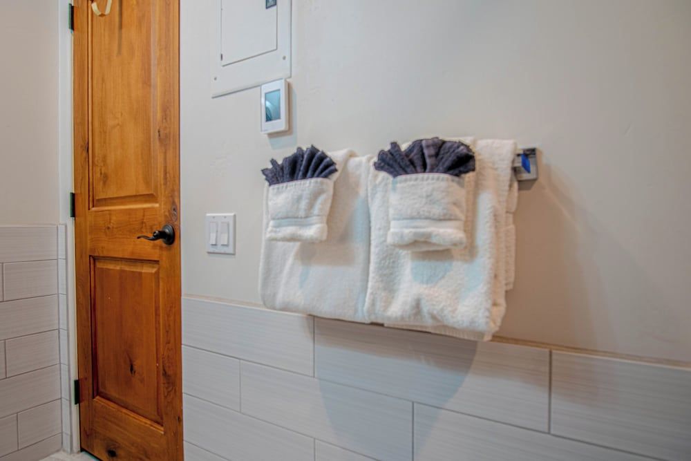 Sv145 - Walk to Lifts & Town - Hot Tub & Pool Condo, Multiple Beds, Patio, Mountain View (Sun Valley Condo 145) 12