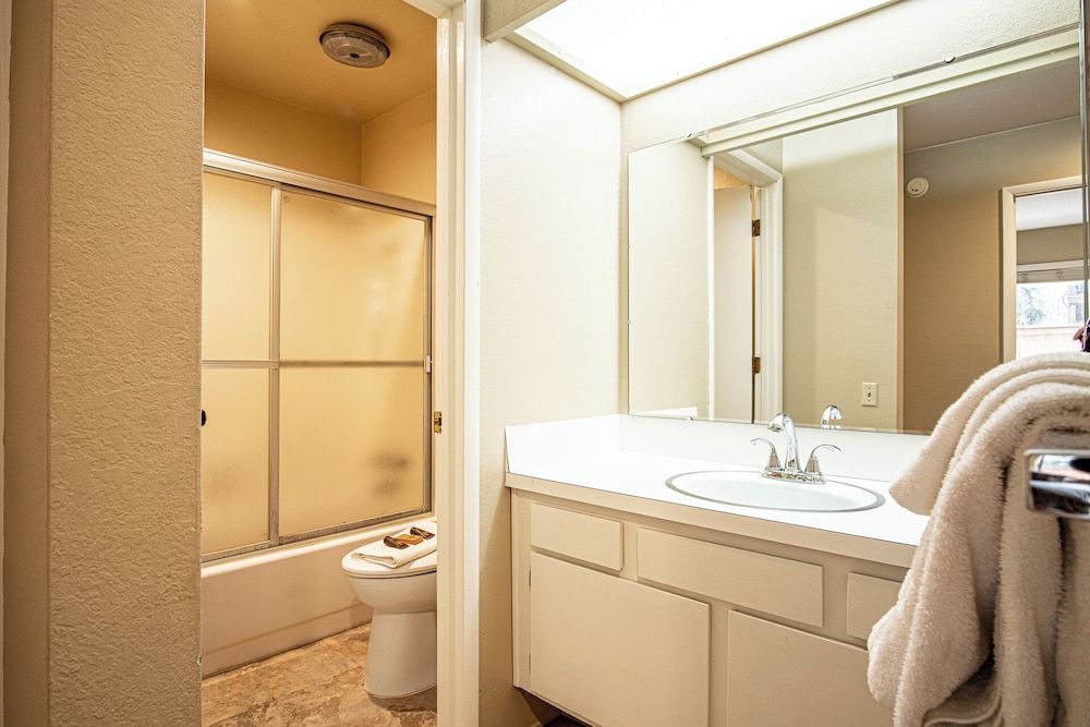 Sv145 - Walk to Lifts & Town - Hot Tub & Pool Condo, Multiple Beds, Patio, Mountain View (Sun Valley Condo 145) 11