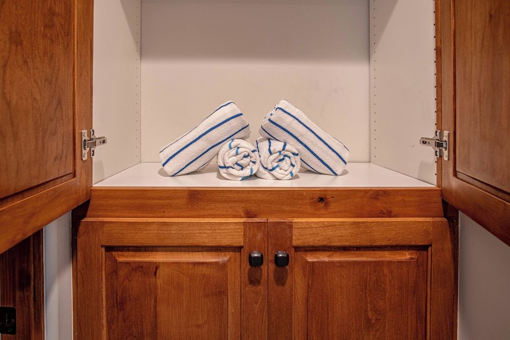 Sv145 - Walk to Lifts & Town - Hot Tub & Pool Condo, Multiple Beds, Patio, Mountain View (Sun Valley Condo 145) 10