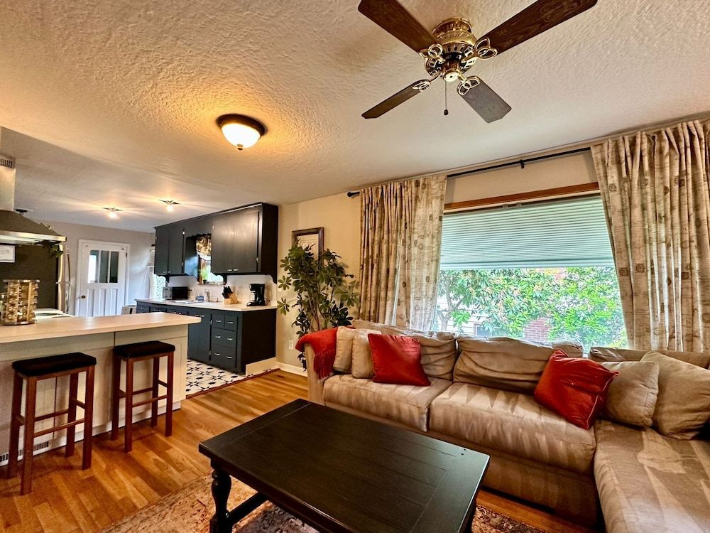 Seattle's Starlight Bungalow Superior House, Balcony 10