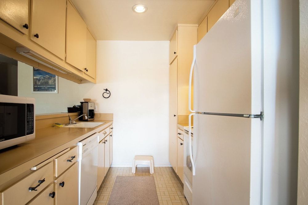 Sv132 - Walk to Lifts & Town - Hot Tub & Pool Condo, Multiple Beds, Patio, Mountain View (Sun Valley Condo 132) 7