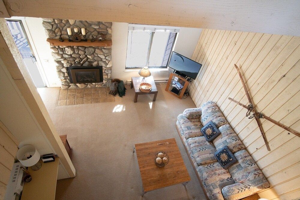 Sv132 - Walk to Lifts & Town - Hot Tub & Pool Condo, Multiple Beds, Patio, Mountain View (Sun Valley Condo 132) 10