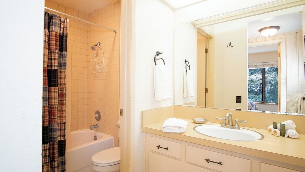 Sv132 - Walk to Lifts & Town - Hot Tub & Pool Condo, Multiple Beds, Patio, Mountain View (Sun Valley Condo 132) 12