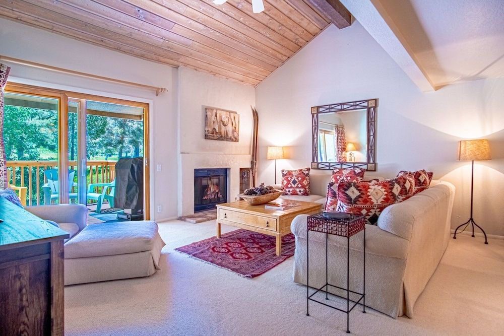 Sunburst - Golf Course Views + Free Resort Amenities Condo, Multiple Beds, Patio, Mountain View (Sunburst 54) 10