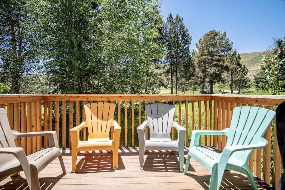 Sunburst - Golf Course Views + Free Resort Amenities Condo, Multiple Beds, Patio, Mountain View (Sunburst 54) 11