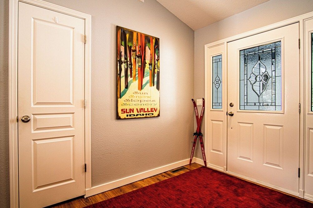 In the Heart of Hailey; Private Pet-friendly 3 Bedroom Home With Garage House, Multiple Beds, Patio, Mountain View (Eastridge Escape - PET-FRIENDLY!) 21