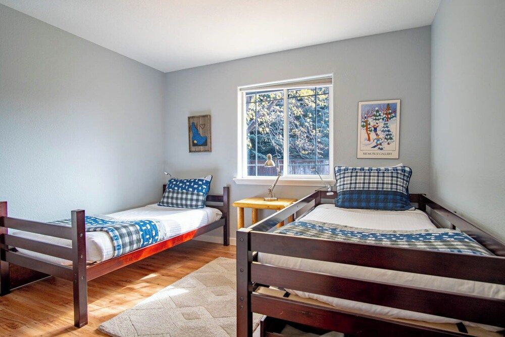 In the Heart of Hailey; Private Pet-friendly 3 Bedroom Home With Garage House, Multiple Beds, Patio, Mountain View (Eastridge Escape - PET-FRIENDLY!) 9