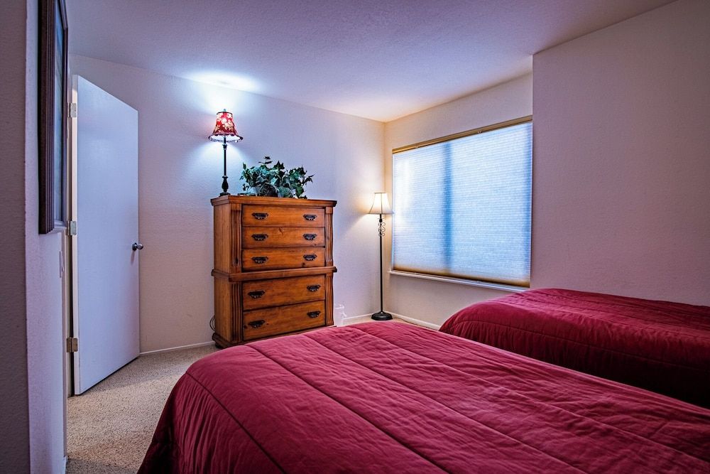 Sv137 - Walk to Lifts & Town - Hot Tub & Pool Condo, Multiple Beds, Fireplace, Mountain View (Sun Valley Condo 137) 5