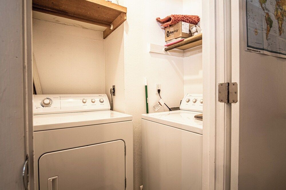 Sv137 - Walk to Lifts & Town - Hot Tub & Pool Condo, Multiple Beds, Fireplace, Mountain View (Sun Valley Condo 137) 13