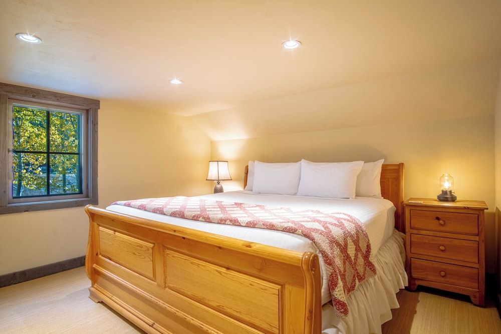 Board's Sunset Ranch - Sawtooth National Forest Cabin, Multiple Beds, Patio, Mountain View (Board's Sunset Ranch) 5